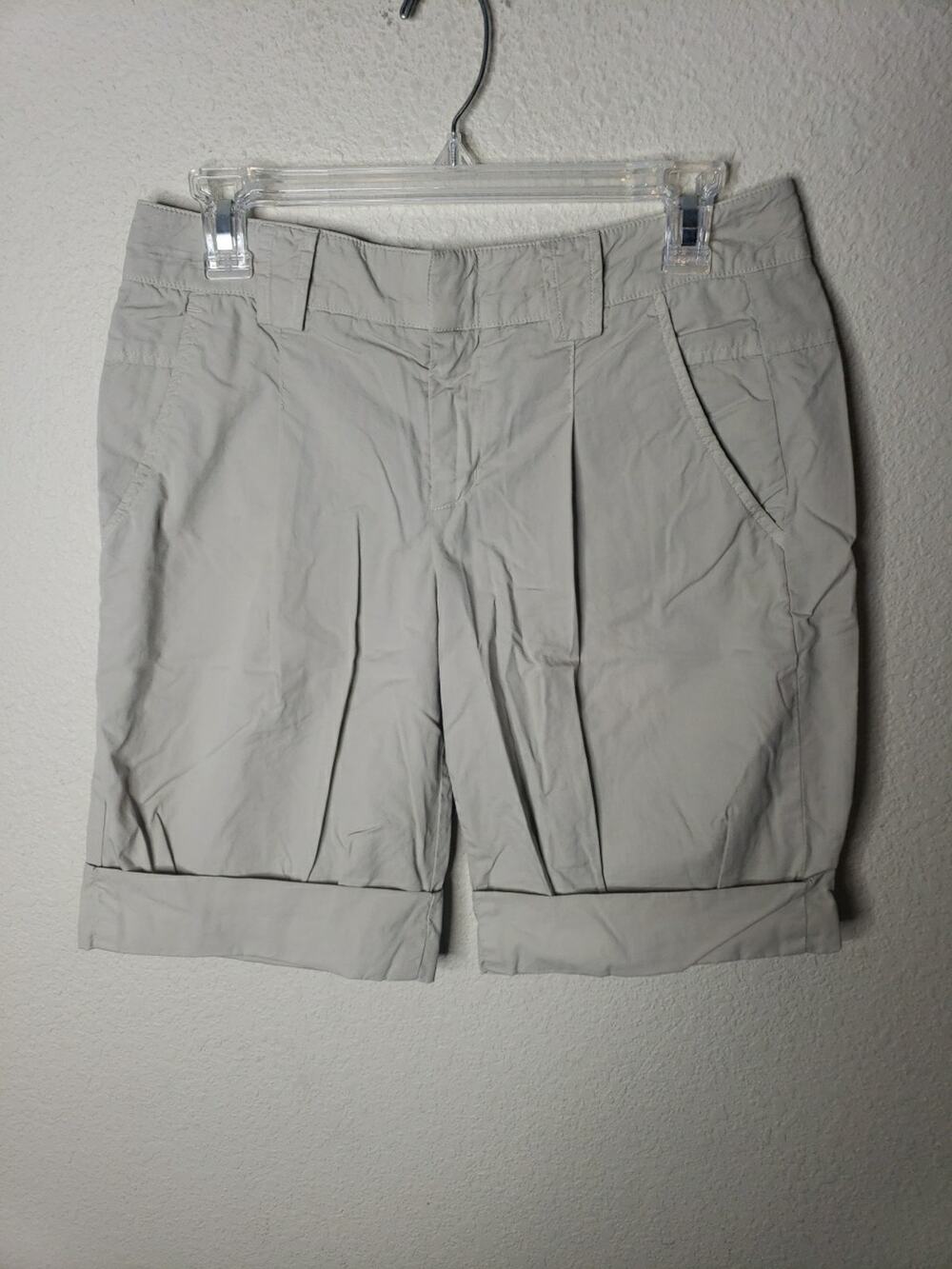 Vince Khaki Tan Beige Chino Cuffed 4” Inseam Pocket Mini Shorts Size 4 Preppy